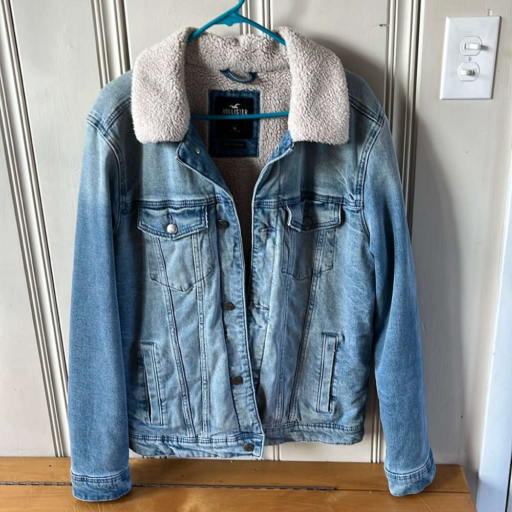 HOLLISTER Sherpa lined denim jacket Men’s Medium